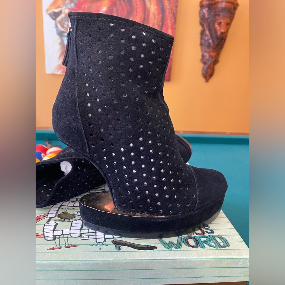 Jeffrey Campbell